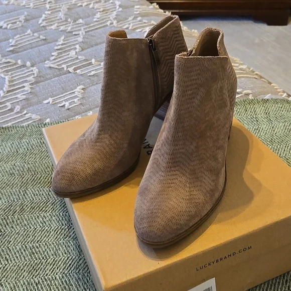 Lucky Brand- Women's Ponic Oil Suede Ankle Booties in Cinder Zip Size,  Size 8M - Picture 1 of 7